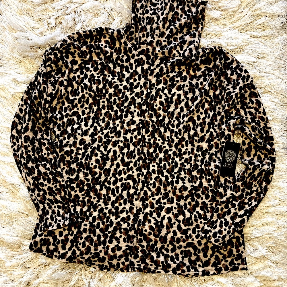 VINCE CAMUTO Textured Turtleneck Leopard Print Long Sleeve Blouse
